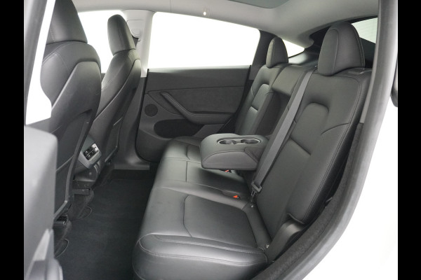 Tesla Model Y 514PK Long Range AWD Trekhaak 75kWh Warmtepomp Full-Self-Driving Computer 3 Leder  19" GSM-Sleutel Stoelverw.- V+A+Stuur+Voorrui Keyless PDC-a+v Elek.Achterklep Lmv Led Standkachel 4WD LR 1e Eigenaar, origineel Nederlands Geleverd, Trekvermogen-1600KG Accu-Garantie t/m sept-2031