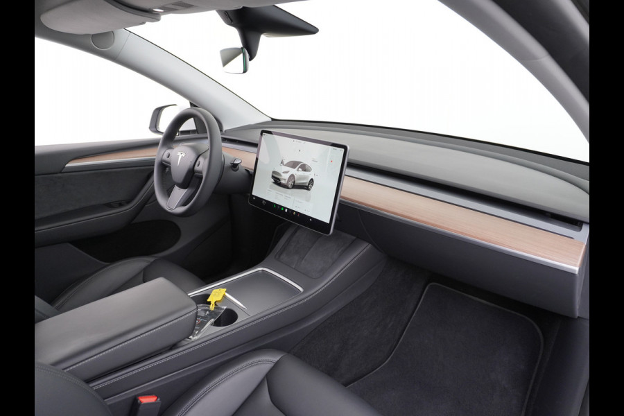 Tesla Model Y 514PK Long Range AWD Trekhaak 75kWh Warmtepomp Full-Self-Driving Computer 3 Leder  19" GSM-Sleutel Stoelverw.- V+A+Stuur+Voorrui Keyless PDC-a+v Elek.Achterklep Lmv Led Standkachel 4WD LR 1e Eigenaar, origineel Nederlands Geleverd, Trekvermogen-1600KG Accu-Garantie t/m sept-2031