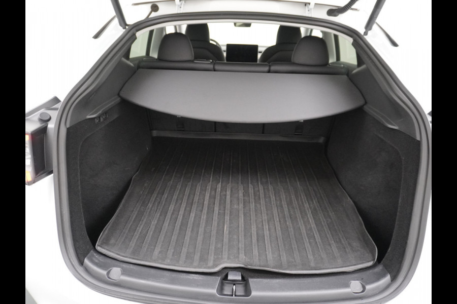 Tesla Model Y 514PK Long Range AWD Trekhaak 75kWh Warmtepomp Full-Self-Driving Computer 3 Leder  19" GSM-Sleutel Stoelverw.- V+A+Stuur+Voorrui Keyless PDC-a+v Elek.Achterklep Lmv Led Standkachel 4WD LR 1e Eigenaar, origineel Nederlands Geleverd, Trekvermogen-1600KG Accu-Garantie t/m sept-2031