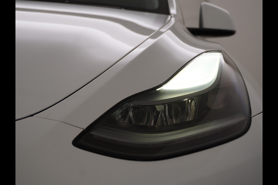 Tesla Model Y 514PK Long Range AWD Trekhaak 75kWh Warmtepomp Full-Self-Driving Computer 3 Leder  19" GSM-Sleutel Stoelverw.- V+A+Stuur+Voorrui Keyless PDC-a+v Elek.Achterklep Lmv Led Standkachel 4WD LR 1e Eigenaar, origineel Nederlands Geleverd, Trekvermogen-1600KG Accu-Garantie t/m sept-2031