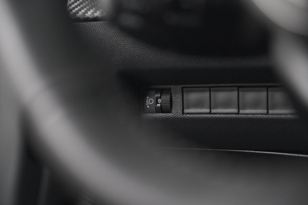 Peugeot 208 PureTech 100 Allure | 360 Camera | Adaptieve Cruise Control | Navigatie | Dodehoekdetectie