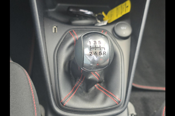 Ford Fiesta 1.0 EcoBoost Hybrid ST-Line X 125pk Trekhaak | Panorama dak / Open dak | Winterpack | Apple Carplay | Achteruitrijcamera