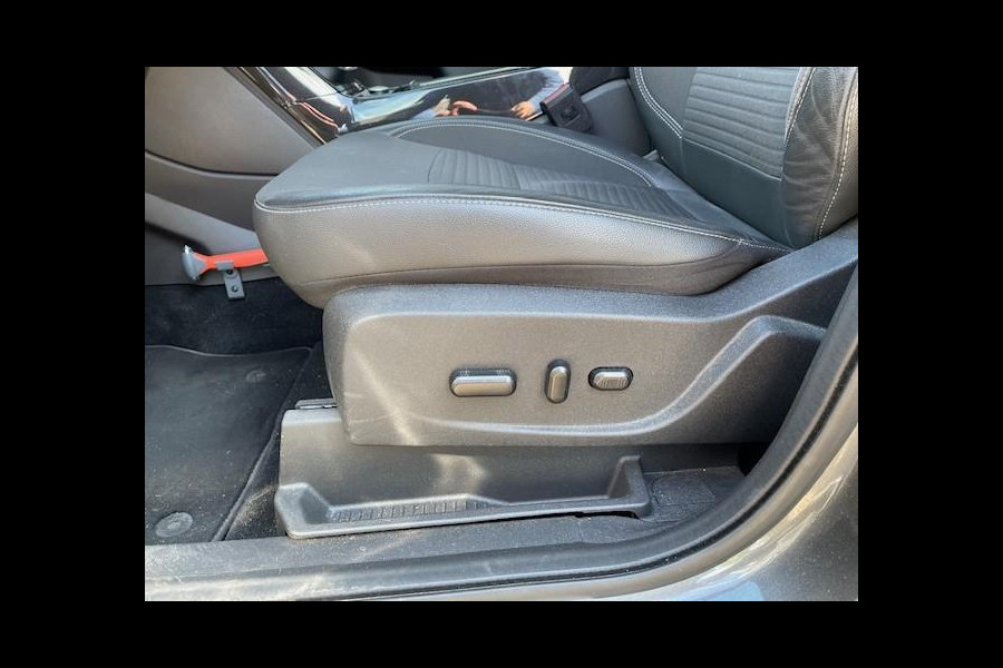 Ford Kuga 1.5 EcoBoost Titanium | Afn. trekhaak | 1800 kg trekgewicht | Navigatie