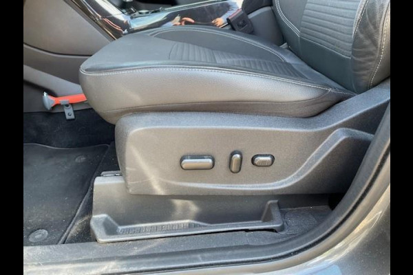 Ford Kuga 1.5 EcoBoost Titanium | Afn. trekhaak | 1800 kg trekgewicht | Navigatie