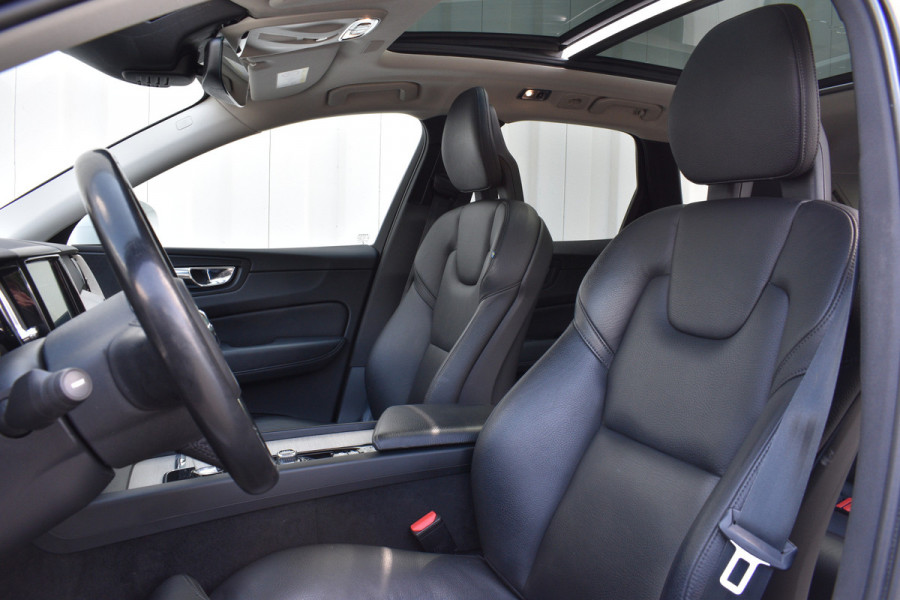 Volvo XC60 T8 Twin Engine AWD Inscription | Trekhaak | Blis | Stuur verwarming | Achterbank warming | Head-up |