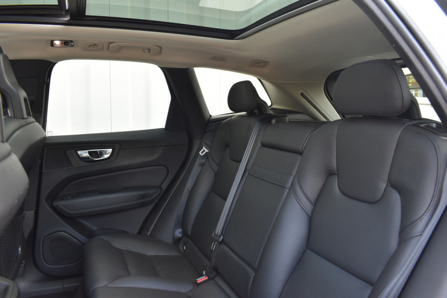 Volvo XC60 T8 Twin Engine AWD Inscription | Trekhaak | Blis | Stuur verwarming | Achterbank warming | Head-up |