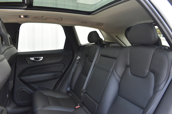 Volvo XC60 T8 Twin Engine AWD Inscription | Trekhaak | Blis | Stuur verwarming | Achterbank warming | Head-up |