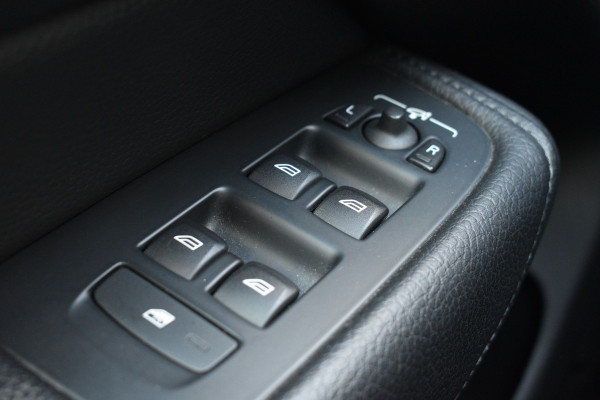 Volvo XC60 T8 Twin Engine AWD Inscription | Trekhaak | Blis | Stuur verwarming | Achterbank warming | Head-up |