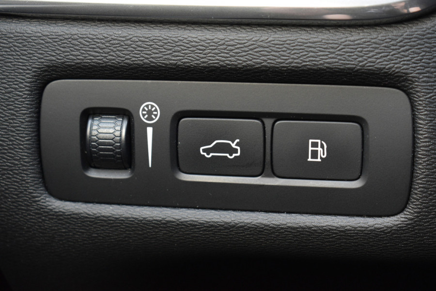 Volvo XC60 T8 Twin Engine AWD Inscription | Trekhaak | Blis | Stuur verwarming | Achterbank warming | Head-up |