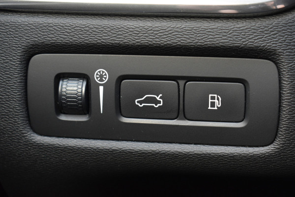 Volvo XC60 T8 Twin Engine AWD Inscription | Trekhaak | Blis | Stuur verwarming | Achterbank warming | Head-up |