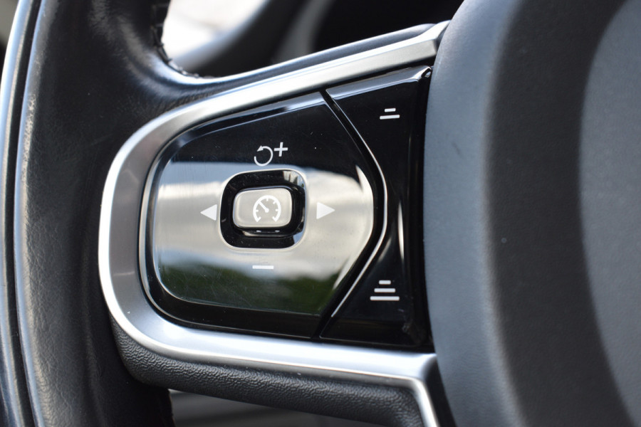 Volvo XC60 T8 Twin Engine AWD Inscription | Trekhaak | Blis | Stuur verwarming | Achterbank warming | Head-up |
