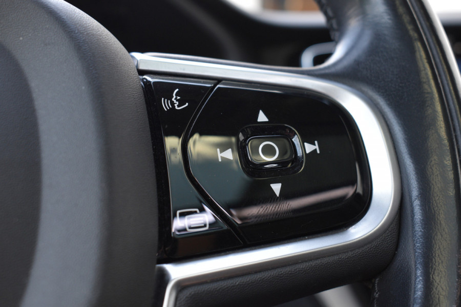 Volvo XC60 T8 Twin Engine AWD Inscription | Trekhaak | Blis | Stuur verwarming | Achterbank warming | Head-up |
