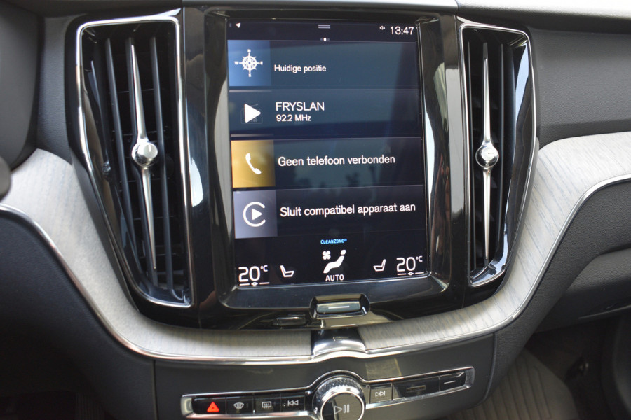 Volvo XC60 T8 Twin Engine AWD Inscription | Trekhaak | Blis | Stuur verwarming | Achterbank warming | Head-up |