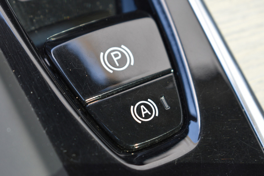 Volvo XC60 T8 Twin Engine AWD Inscription | Trekhaak | Blis | Stuur verwarming | Achterbank warming | Head-up |