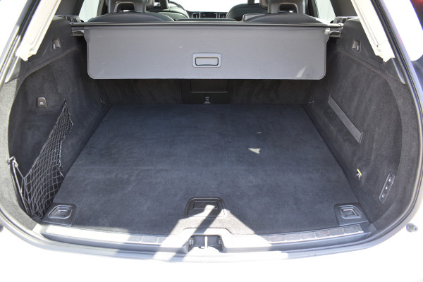 Volvo XC60 T8 Twin Engine AWD Inscription | Trekhaak | Blis | Stuur verwarming | Achterbank warming | Head-up |