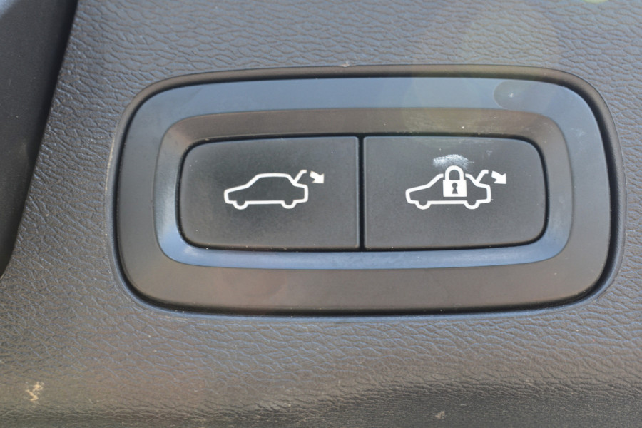 Volvo XC60 T8 Twin Engine AWD Inscription | Trekhaak | Blis | Stuur verwarming | Achterbank warming | Head-up |