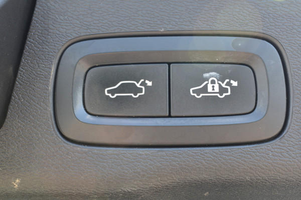 Volvo XC60 T8 Twin Engine AWD Inscription | Trekhaak | Blis | Stuur verwarming | Achterbank warming | Head-up |