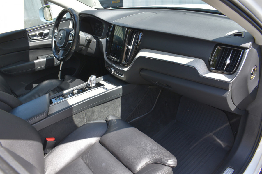 Volvo XC60 T8 Twin Engine AWD Inscription | Trekhaak | Blis | Stuur verwarming | Achterbank warming | Head-up |