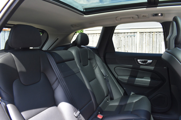 Volvo XC60 T8 Twin Engine AWD Inscription | Trekhaak | Blis | Stuur verwarming | Achterbank warming | Head-up |