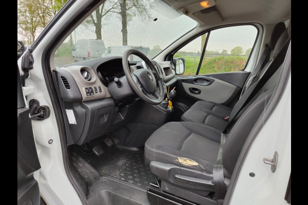 Renault Trafic CDTi L2 3-Pers Navi Airco Trekhaak Cruise Control MultiMedia Comfort Energy Pdc 1.6dCi T29 lengte 2 Imperiaal Betonplexvloer Wandbetimmering Schuifdeur 2.000kg Trekgewicht Euro 6