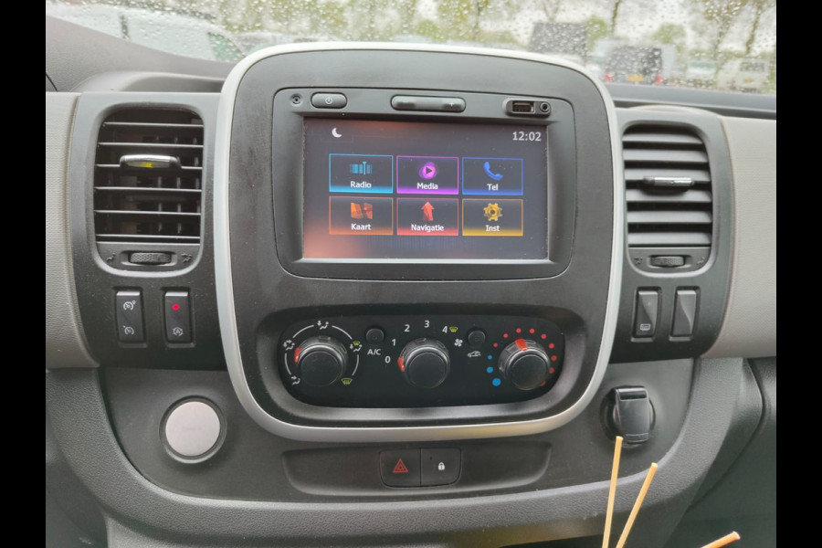 Renault Trafic CDTi L2 3-Pers Navi Airco Trekhaak Cruise Control MultiMedia Comfort Energy Pdc 1.6dCi T29 lengte 2 Imperiaal Betonplexvloer Wandbetimmering Schuifdeur 2.000kg Trekgewicht Euro 6