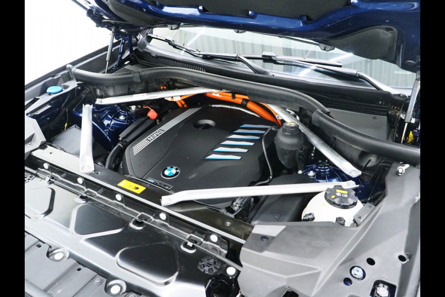 BMW X5 xDrive45e High Executive | Panoramadak | Luchtvering | Keyless | Camera | Carplay | Trekhaak