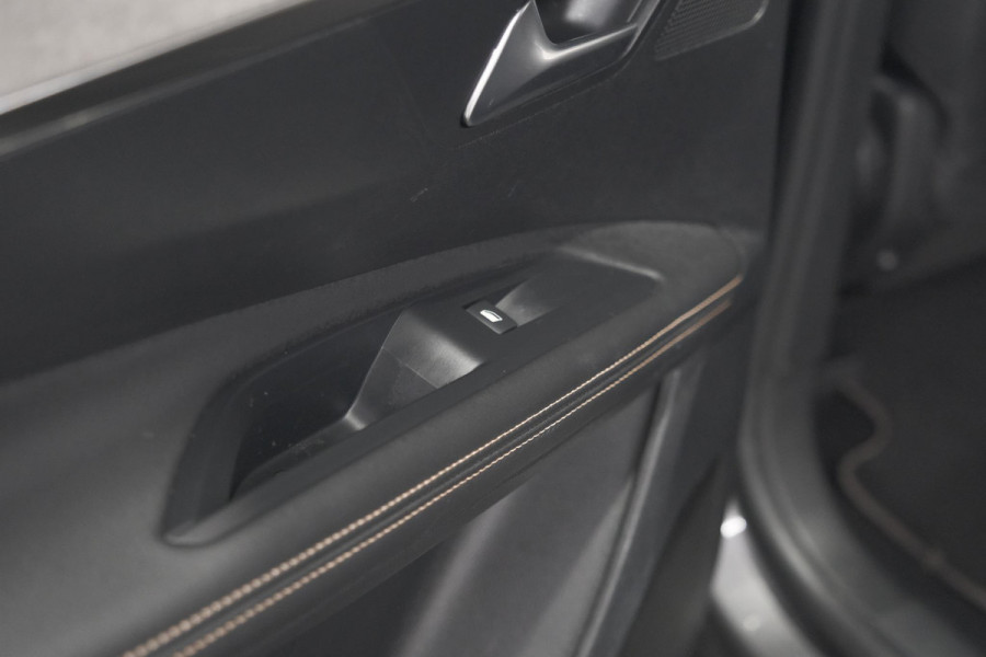 Peugeot 5008 PureTech 130 GT | Camera | Adaptieve Cruise Control | Dodehoekdetectie | Navigatie