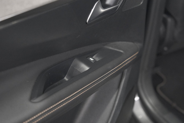 Peugeot 5008 PureTech 130 GT | Camera | Adaptieve Cruise Control | Dodehoekdetectie | Navigatie