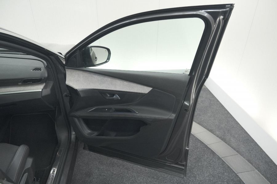Peugeot 5008 PureTech 130 GT | Camera | Adaptieve Cruise Control | Dodehoekdetectie | Navigatie