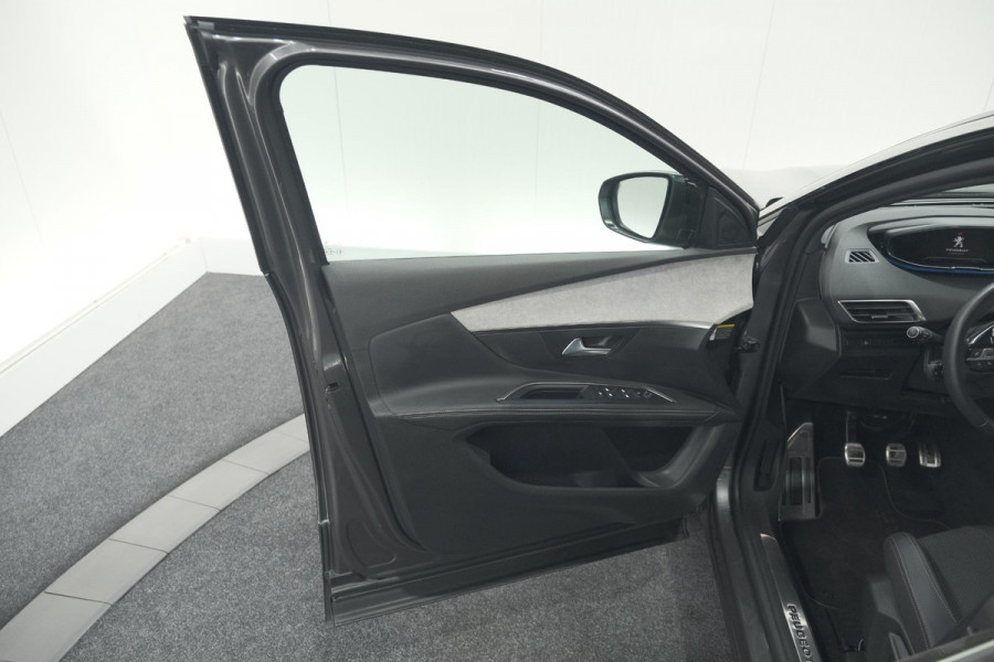 Peugeot 5008 PureTech 130 GT | Camera | Adaptieve Cruise Control | Dodehoekdetectie | Navigatie