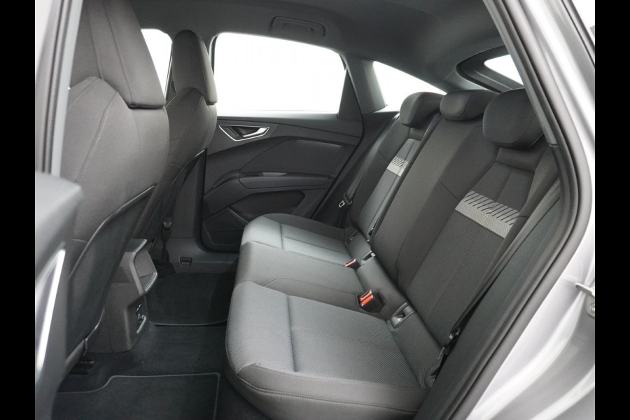 Audi Q4 Sportback e-tron 40 204pk 77kWh Adap.Cruise Sport-St. 20" Apple Carplay Android Camera Navi Matrix Led Elek.Achterklep Trekhaak Ecc Stoelverwarmi Audi sound system Assistentiepakketten-Parking/Tour/Plus 1e Eigenaar Origineel Nederlandse Auto 1.000kg trekvermogen € 63.000nieuw