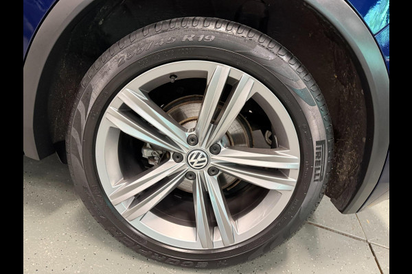 Volkswagen Tiguan 1.4 TSI ACT R-LINE PANO/V-COCKPIT/NAVI/LED/ECC/PDC/CRUISE///