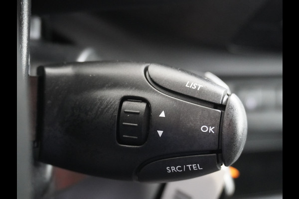 Peugeot Expert 1.5HDI 100 Premium Trekhaak Airco Bluetooth Cruise Control Regen/Lichtsensor Betonplex vloer Lat om Lat Schuifdeur Dealeronderhouden! Recent onderhoud gehad.