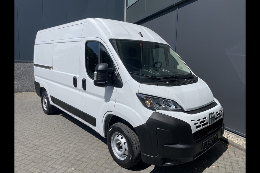 Fiat Ducato 3.0T GB L2H2 2.2 MultiJet S&S Zijschuifdeur rechts - Cruise control -  tussenschot volledig - Achteruitrijcamera - Parkeersensoren achter - bluetooth - Radio - Navigatie - Airco - Lane Assist