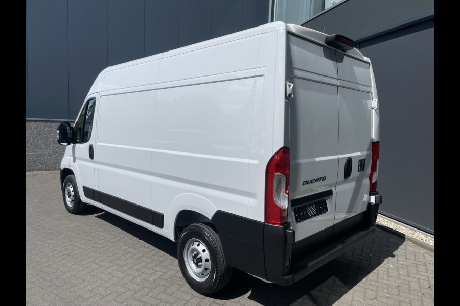 Fiat Ducato 3.0T GB L2H2 2.2 MultiJet S&S Zijschuifdeur rechts - Cruise control -  tussenschot volledig - Achteruitrijcamera - Parkeersensoren achter - bluetooth - Radio - Navigatie - Airco - Lane Assist
