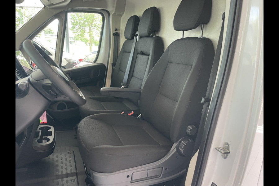 Fiat Ducato 3.0T GB L2H2 2.2 MultiJet S&S Zijschuifdeur rechts - Cruise control -  tussenschot volledig - Achteruitrijcamera - Parkeersensoren achter - bluetooth - Radio - Navigatie - Airco - Lane Assist