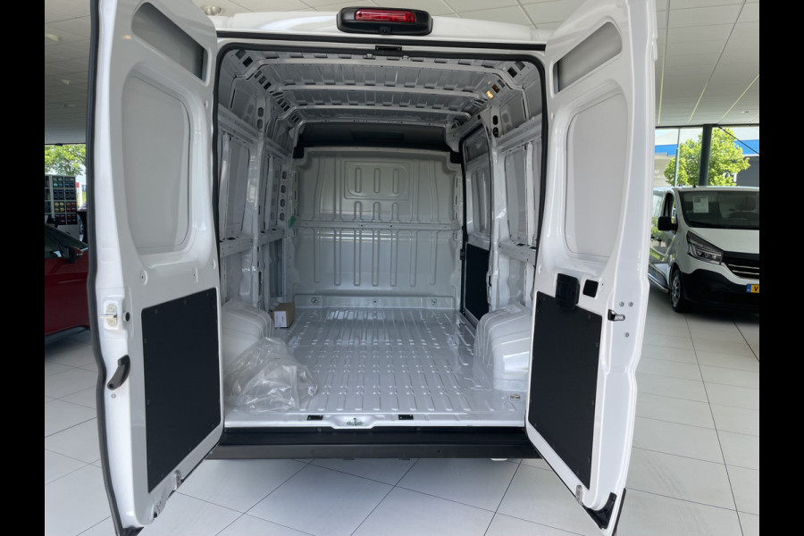 Fiat Ducato 3.0T GB L2H2 2.2 MultiJet S&S Zijschuifdeur rechts - Cruise control -  tussenschot volledig - Achteruitrijcamera - Parkeersensoren achter - bluetooth - Radio - Navigatie - Airco - Lane Assist