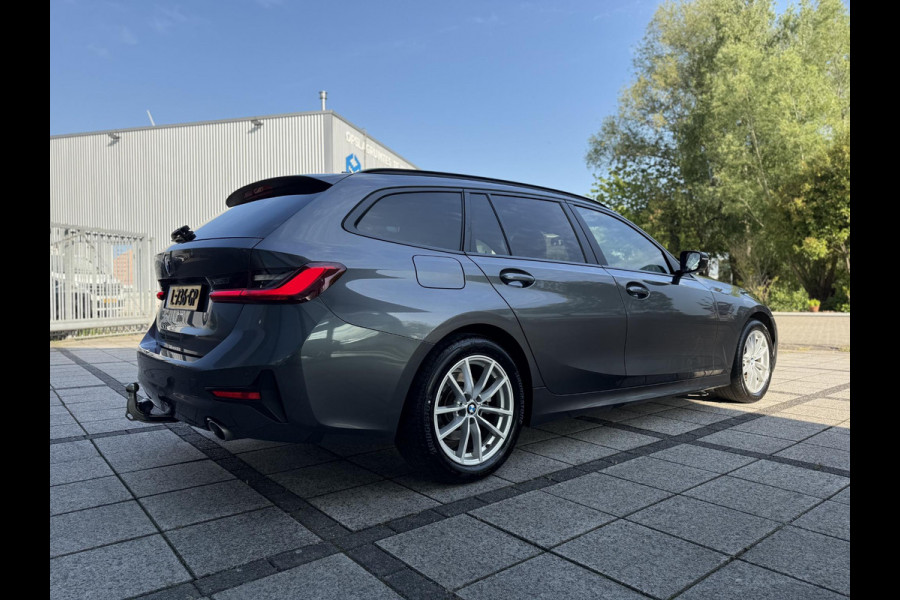 BMW 3 Serie Touring 318d Aut. 150pk Bus. Exe Ed. | Navi | ECC | Trekhaak |