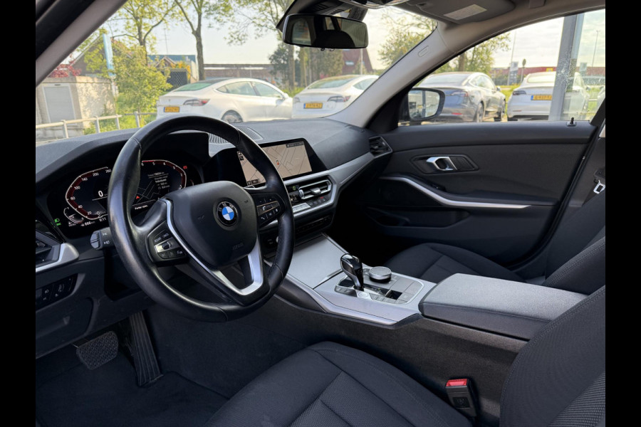 BMW 3 Serie Touring 318d Aut. 150pk Bus. Exe Ed. | Navi | ECC | Trekhaak |