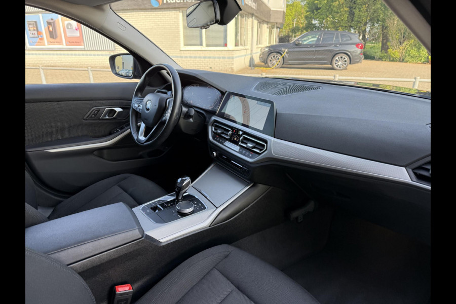 BMW 3 Serie Touring 318d Aut. 150pk Bus. Exe Ed. | Navi | ECC | Trekhaak |