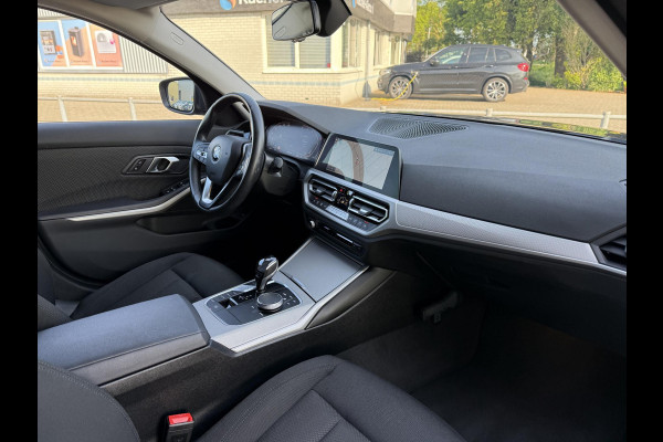 BMW 3 Serie Touring 318d Aut. 150pk Bus. Exe Ed. | Navi | ECC | Trekhaak |