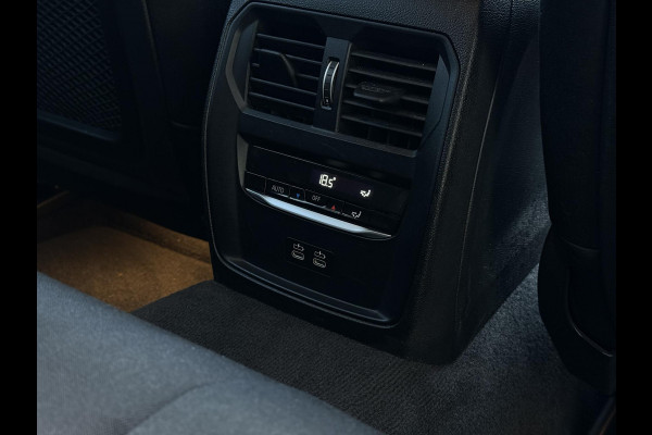 BMW 3 Serie Touring 318d Aut. 150pk Bus. Exe Ed. | Navi | ECC | Trekhaak |