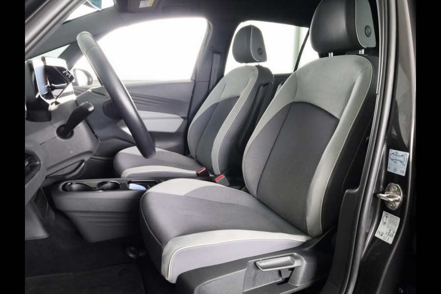 Volkswagen ID.3 First Plus 58 kWh 204 pk | Navigatie | Parkeersensoren | Achteruitrijcamera | Adaptieve cruise control | Matrix LED koplampen | Stoelverwarming |