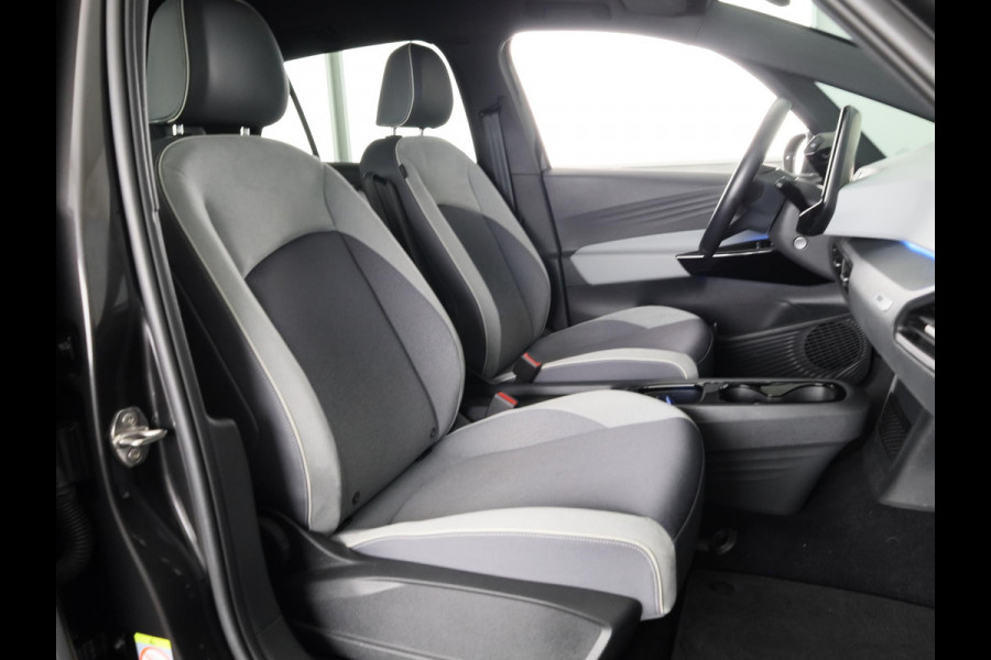 Volkswagen ID.3 First Plus 58 kWh 204 pk | Navigatie | Parkeersensoren | Achteruitrijcamera | Adaptieve cruise control | Matrix LED koplampen | Stoelverwarming |