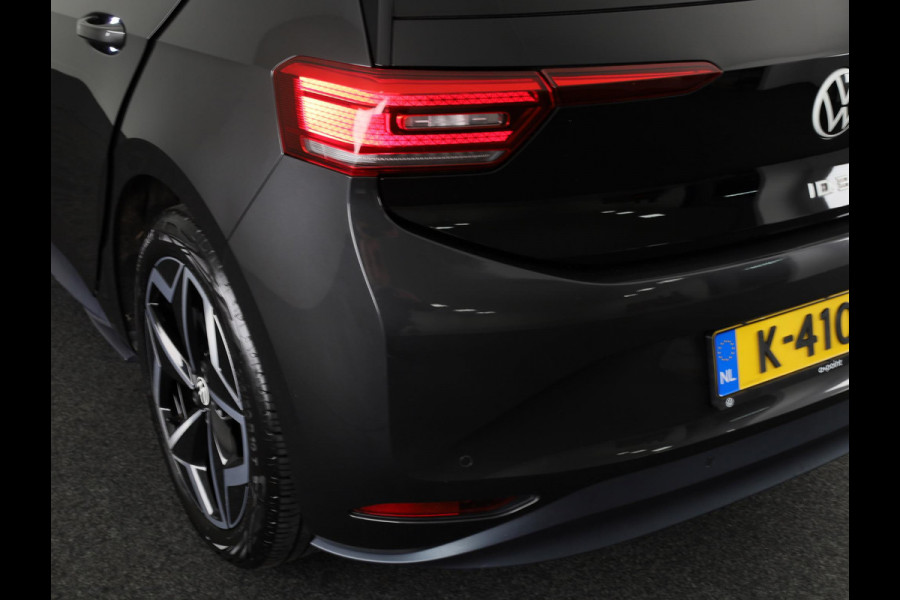 Volkswagen ID.3 First Plus 58 kWh 204 pk | Navigatie | Parkeersensoren | Achteruitrijcamera | Adaptieve cruise control | Matrix LED koplampen | Stoelverwarming |