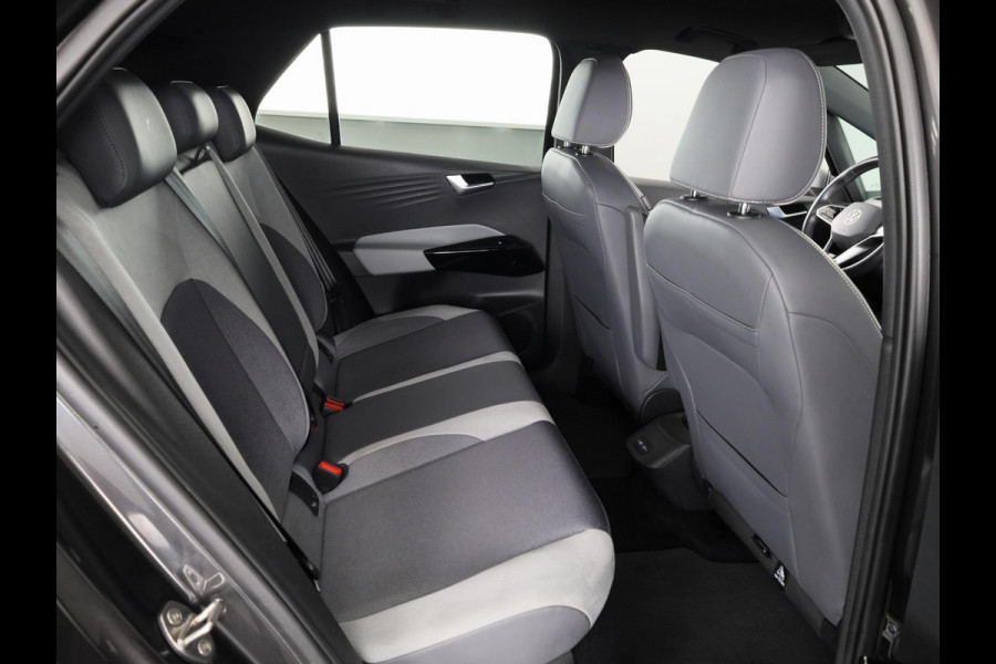 Volkswagen ID.3 First Plus 58 kWh 204 pk | Navigatie | Parkeersensoren | Achteruitrijcamera | Adaptieve cruise control | Matrix LED koplampen | Stoelverwarming |