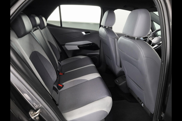 Volkswagen ID.3 First Plus 58 kWh 204 pk | Navigatie | Parkeersensoren | Achteruitrijcamera | Adaptieve cruise control | Matrix LED koplampen | Stoelverwarming |