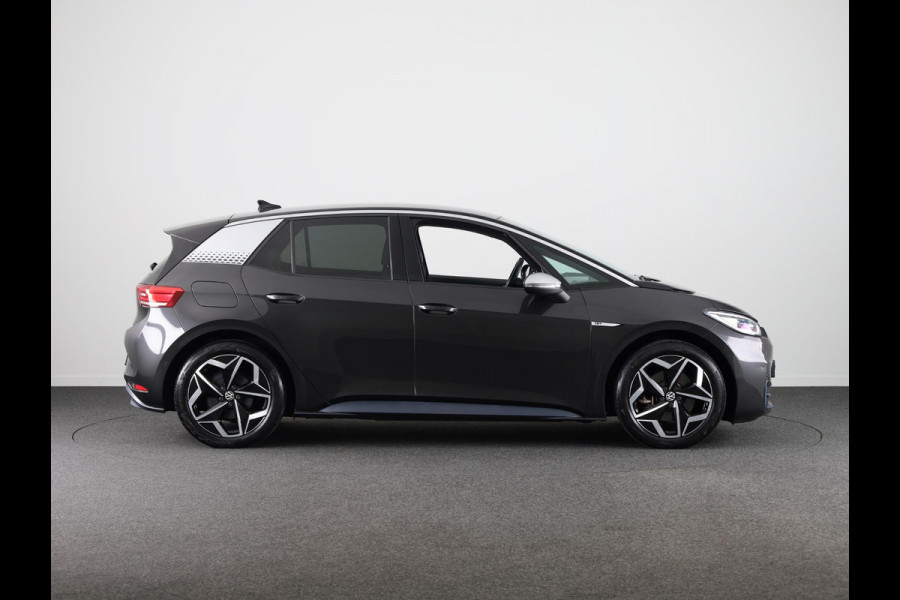 Volkswagen ID.3 First Plus 58 kWh 204 pk | Navigatie | Parkeersensoren | Achteruitrijcamera | Adaptieve cruise control | Matrix LED koplampen | Stoelverwarming |