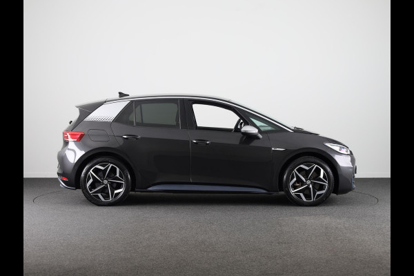 Volkswagen ID.3 First Plus 58 kWh 204 pk | Navigatie | Parkeersensoren | Achteruitrijcamera | Adaptieve cruise control | Matrix LED koplampen | Stoelverwarming |