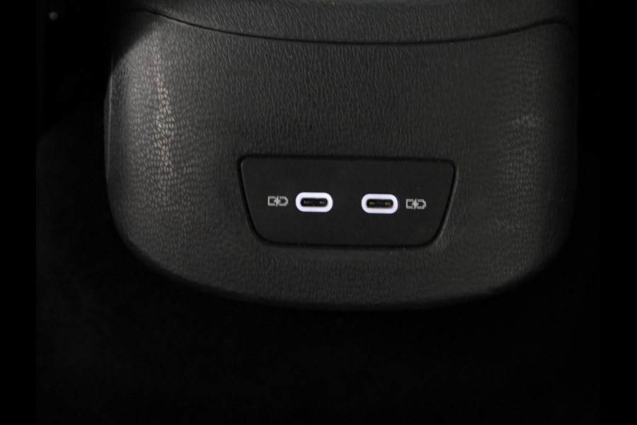 Volkswagen ID.3 First Plus 58 kWh 204 pk | Navigatie | Parkeersensoren | Achteruitrijcamera | Adaptieve cruise control | Matrix LED koplampen | Stoelverwarming |